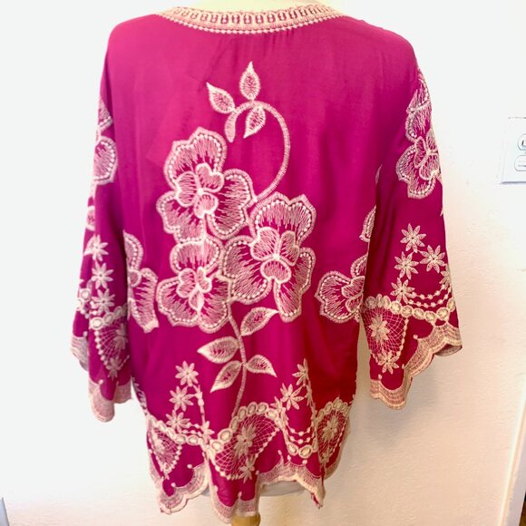 Solitaire Magenta Pink Tunic Top LG Embroidered Scalloped hem and sleeves Floral - Picture 5 of 7